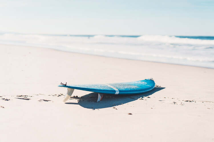 Pranchas de surf: Medir o volume em litros é um dos muitos fatores a considerar ao escolher uma prancha de surf |  Foto: Shutterstock