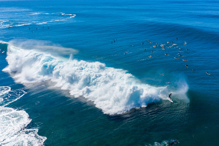 Conjunto de ondas: a primeira onda geralmente é muito pequena, a próxima é maior, então a maior é obtida, que geralmente fica no meio do grupo |  Foto: Shutterstock