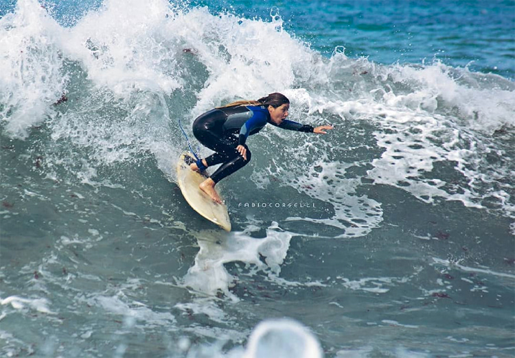 Alessandra Gargano McLeod: uma apaixonada surfista de longboard do Mediterrâneo |  Foto: Fabio Corselli
