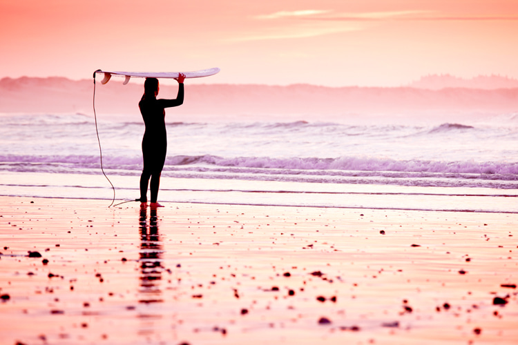 Surfista: quem sempre olha o mar pela perspectiva das ondas |  Foto: Shutterstock