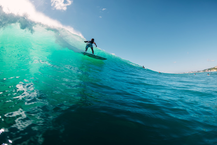 Surf: uma atividade física e um estilo de vida saudável |  Foto: Shutterstock