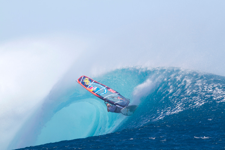 Jason Polakow: windsurf no Maxing Cloudbreak |  Foto: Red Bull