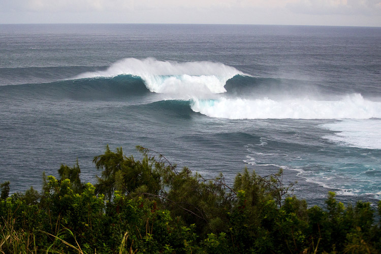 Jaws / Peahi: uma onda refrativa côncava |  Foto: Kirstin / WSL