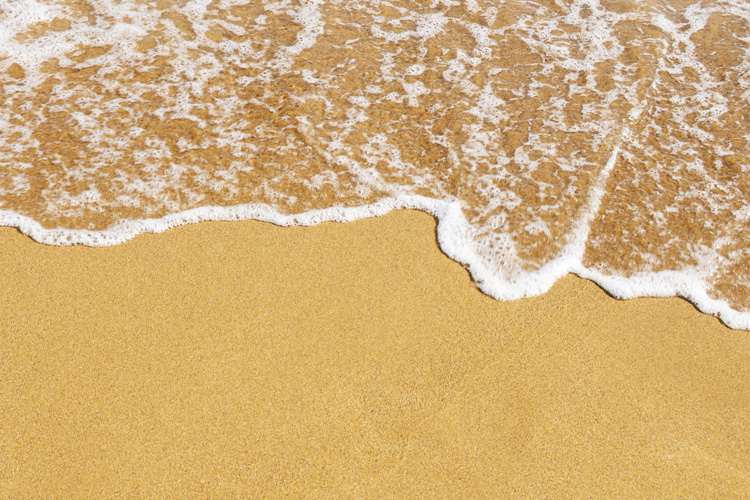 Swash e backwash: o movimento da água na praia após a quebra de uma onda |  Foto: Shutterstock