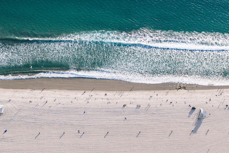 Ondas: um exército flutuante vindo do horizonte em direção à costa |  Foto: Shutterstock