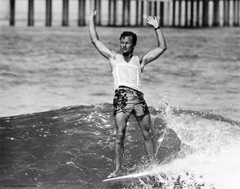 Corky Carroll - vencedor do campeonato mundial de surf Smirnoff Pro-Am em 1969