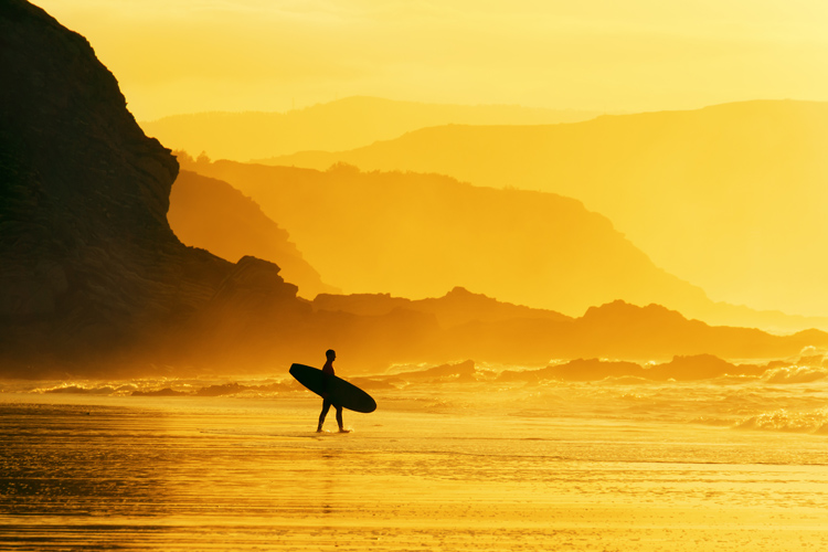 Surf: esporte aquático, religião e modo de vida |  Foto: Shutterstock