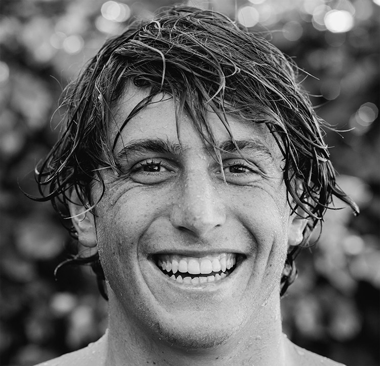 Leonardo Fioravanti: o penteado tradicional do surfista