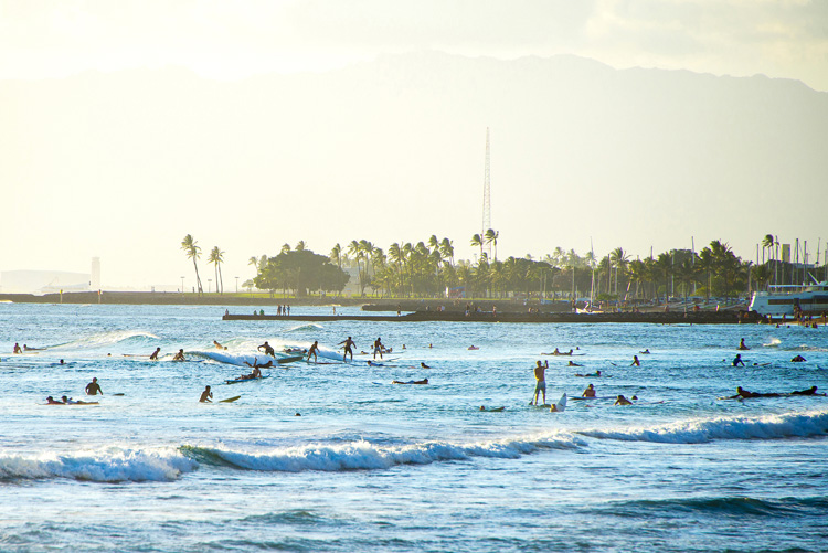 Surf: Melhorar o número de ondas em filas lotadas |  Foto: Shutterstock
