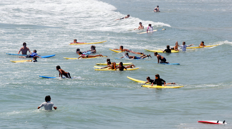 Surfistas iniciantes: Aprender a surfar também significa se manter seguro na água |  Foto: Shutterstock