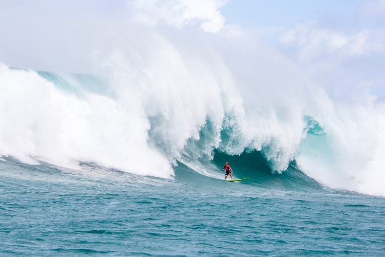Surf em ondas grandes: surfar todas as ondas até o fim pode não ser uma boa ideia |  Foto: Bielmann / WSL