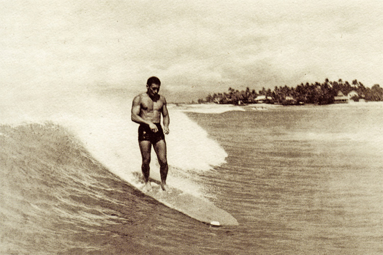 Albert 'Rabbit' Kekai - começou a surfar em 1925