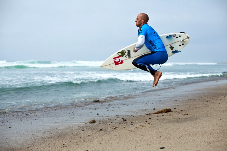 Aquecimento antes de surfar: entrar e sair de um agachamento |  Foto: ASP World Tour