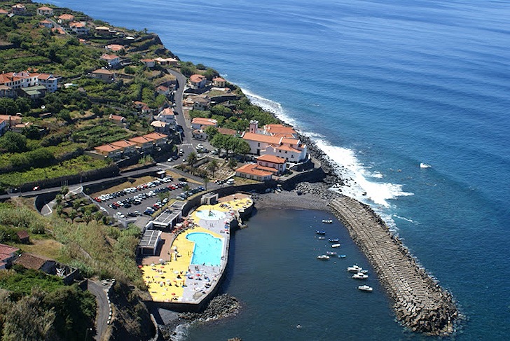 Ponta Delgada: quando as piscinas são maiores que as ondas