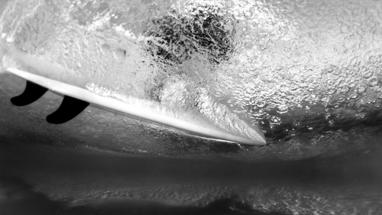 Volume da prancha: Um surfista experiente precisa de 30 a 40% do seu peso corporal por volume da prancha |  Foto: Shutterstock