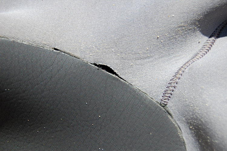 Rachadura na roupa de neoprene: coloque cimento naquele buraco de borracha |  Foto: Ericeiraparadise